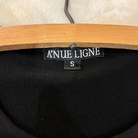 A'nue Ligne Small Sleeveless Black Blouse - Picture 4 of 5